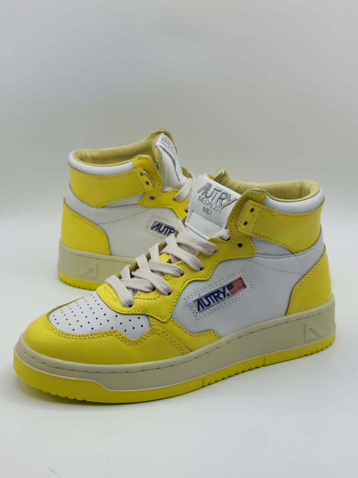Sneaker Autry bianche e gialle